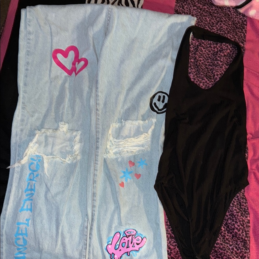 90s Boyfriend jeans & black halter bodysuit set